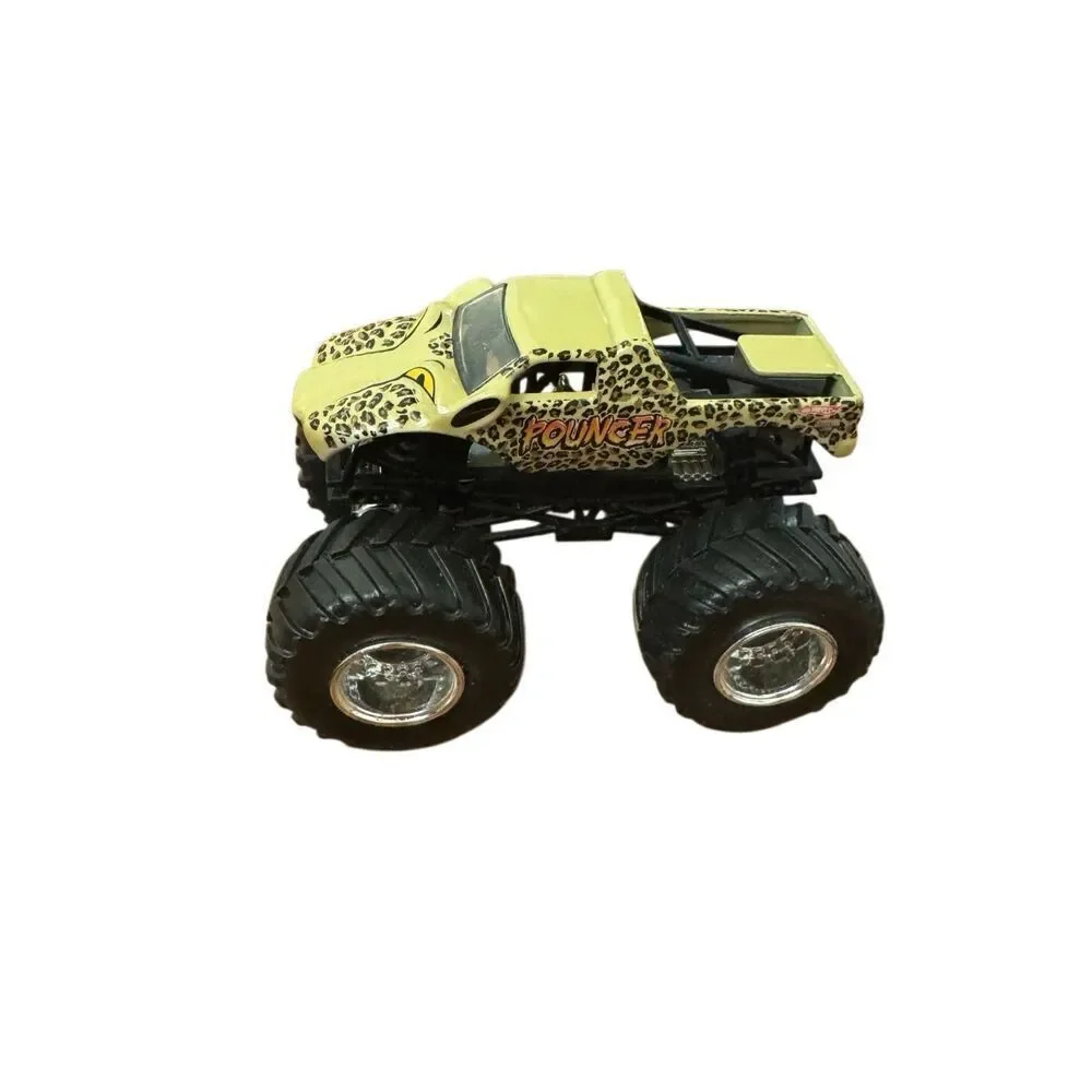 Hot Wheels Monster Jam Lot of 6 Monster Trucks Grave Digger